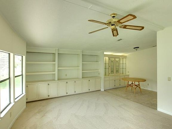 2nd image of 920 Yew St