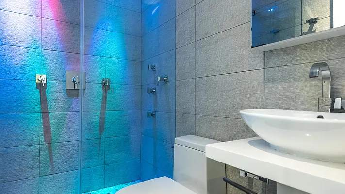 Rented by Nooklyn NYC LLC | media 9