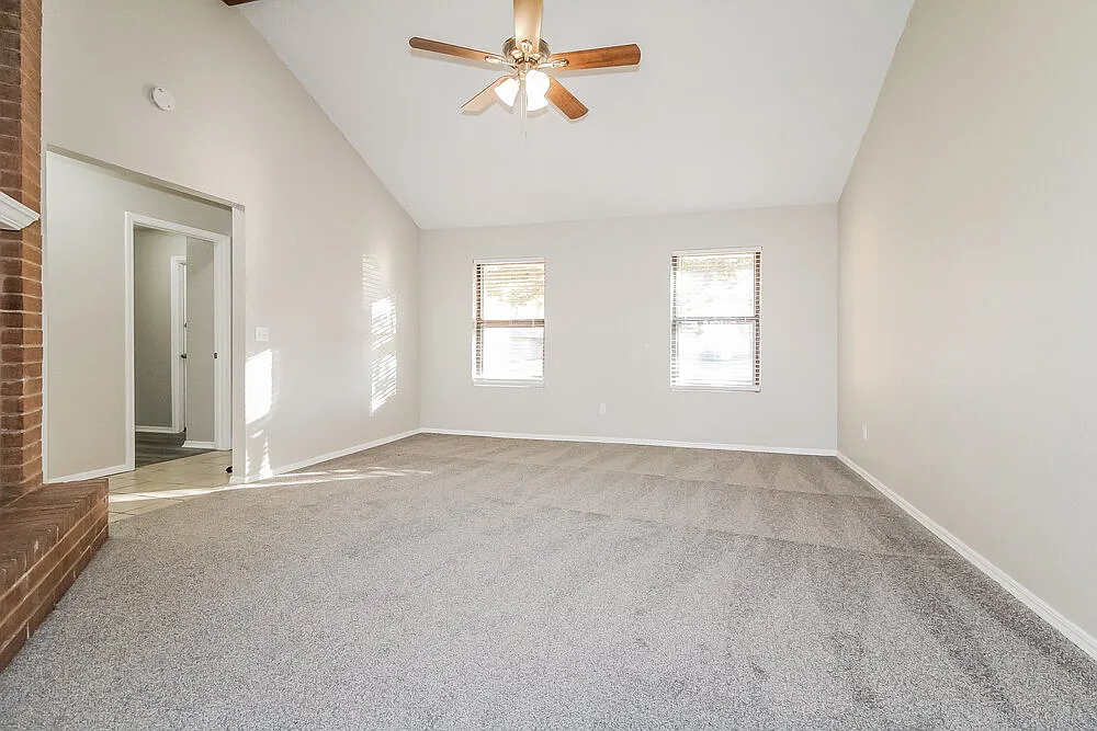 3 bed, 2.0 bath, 1196 sqft, $1,370 — Photo 3