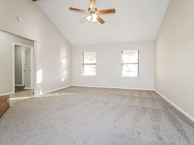 10321 Koch Dr — Photo 3