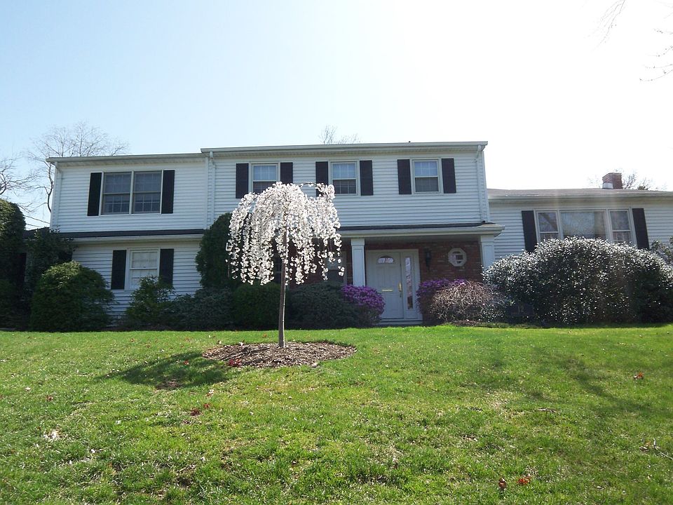 4 Bedroom 2.5 baths in great location