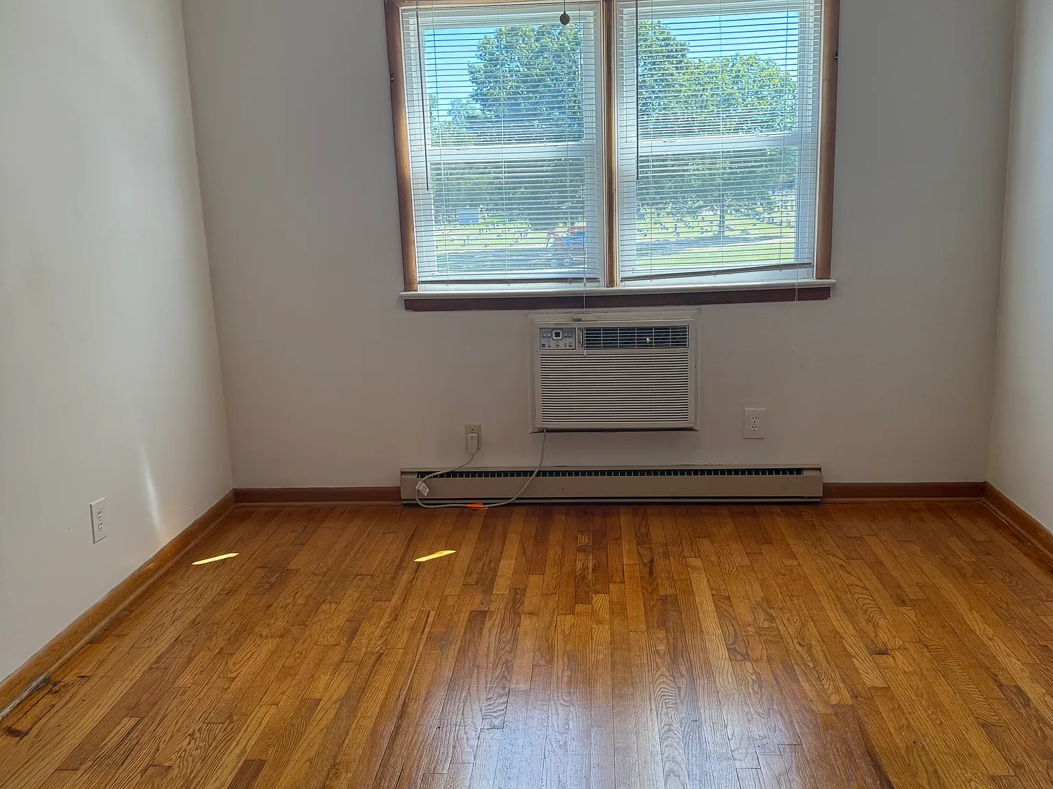 1 bed, 1000 sqft, $1,100 — Photo 4