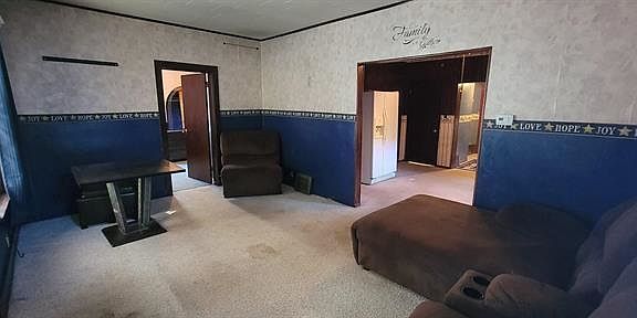 3rd image of 419 Galena St