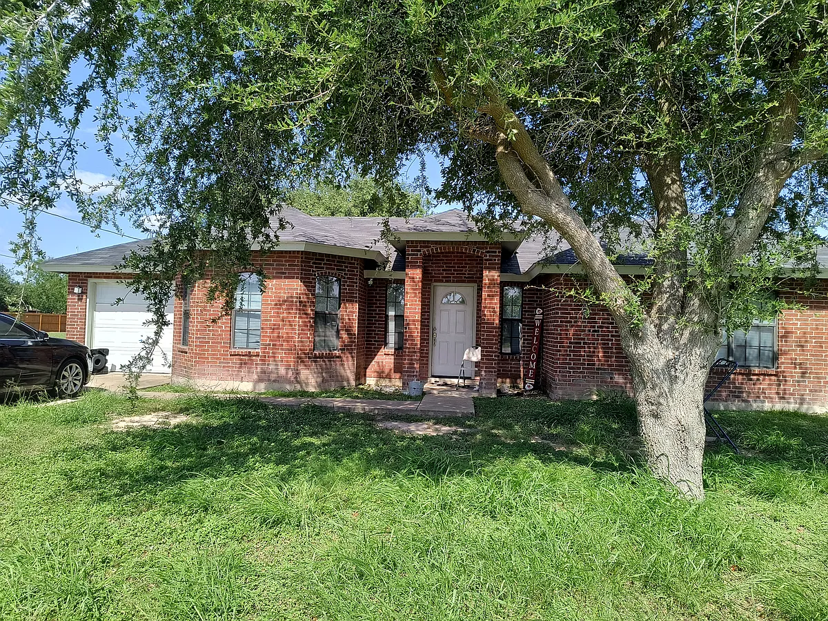 Building Photo - 23571 El Paso Cir