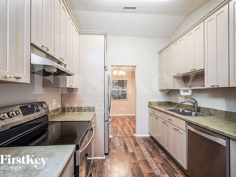 7207 Skipper Ct — Photo 4