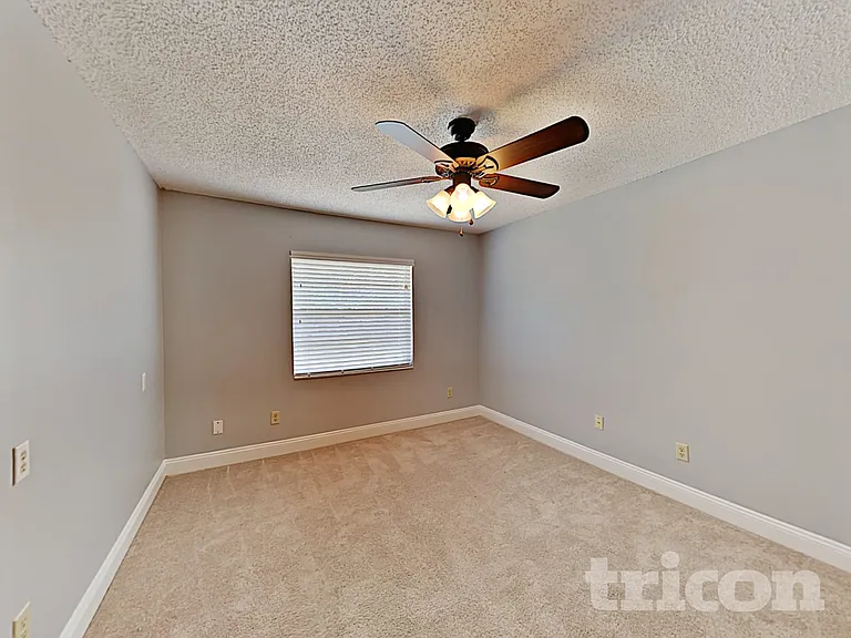1548 Silver Fox Cir — Photo 15