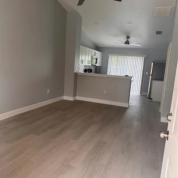 1133 E Rohe St #A — Photo 6