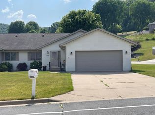 1019 Jonathan Ln, La Crescent, MN 55947