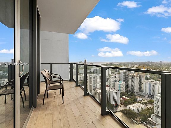 5th image of 88 SW 7th St APT 3410