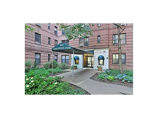 Sold by Re/Max In The City | media 9