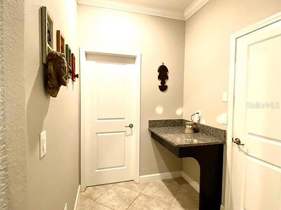 4th image of 916 Terra Vista St