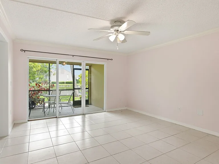 2453 Egret Blvd #1 — Photo 4