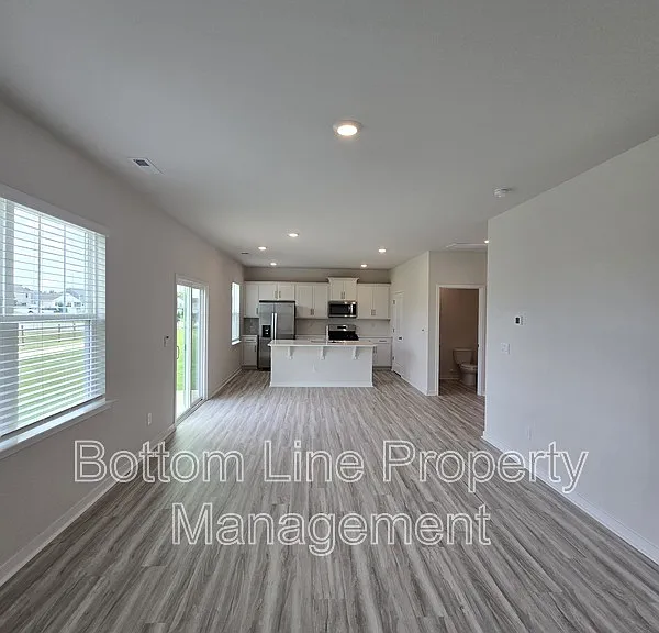 549 Blackpool Ct — Photo 15