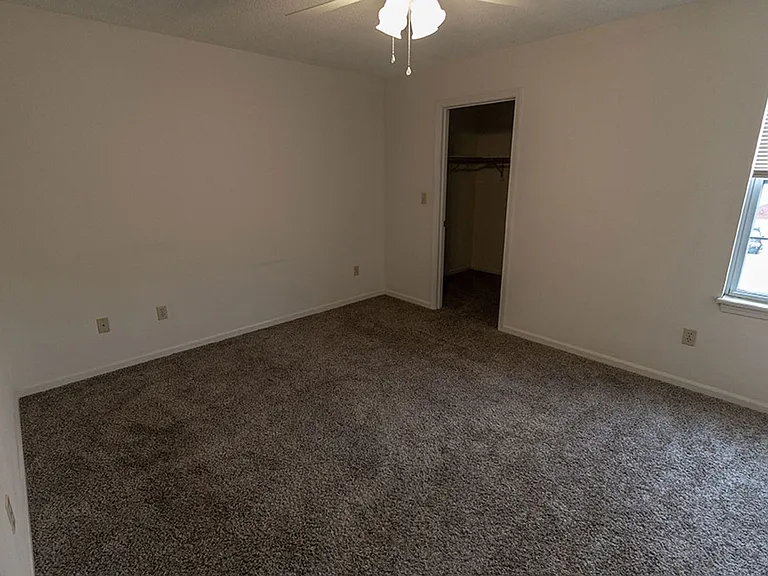 212-214 Nikki Way — Photo 17