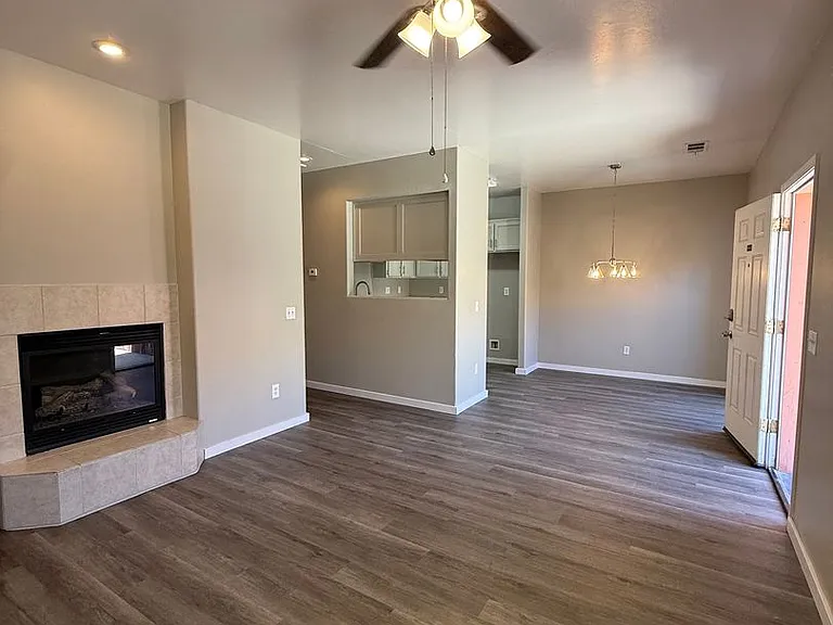 Yellow Meadow Ct 548 — Photo 7