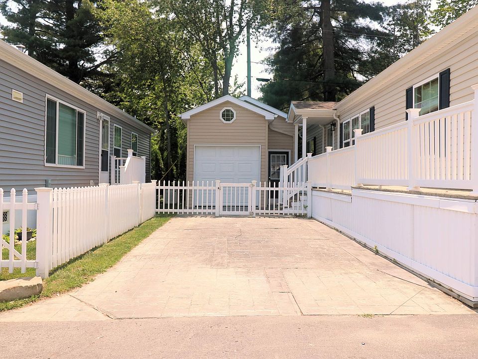 2545 Lakeshore Rd Applegate, MI, 48401 Apartments for Rent Zillow