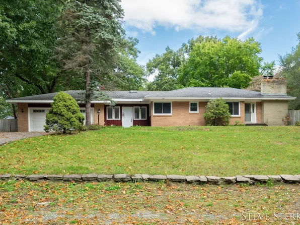 37 Vanderveen Ave, Holland, MI 49424