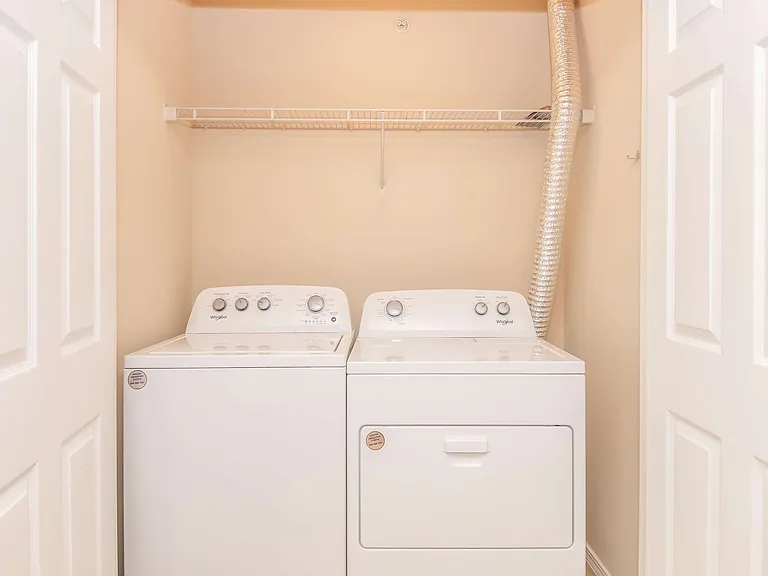 Scenic Station Apartments Laundry