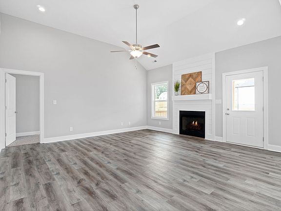 4th image of 350 Pinkston Ct
