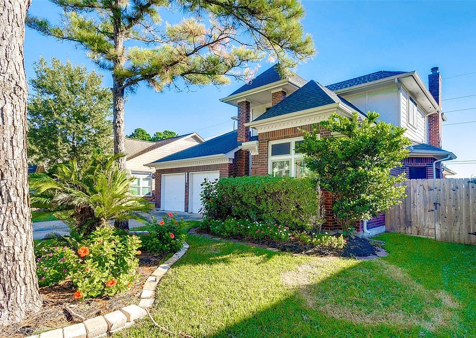 1st image of 15414 Chestnut Falls Dr