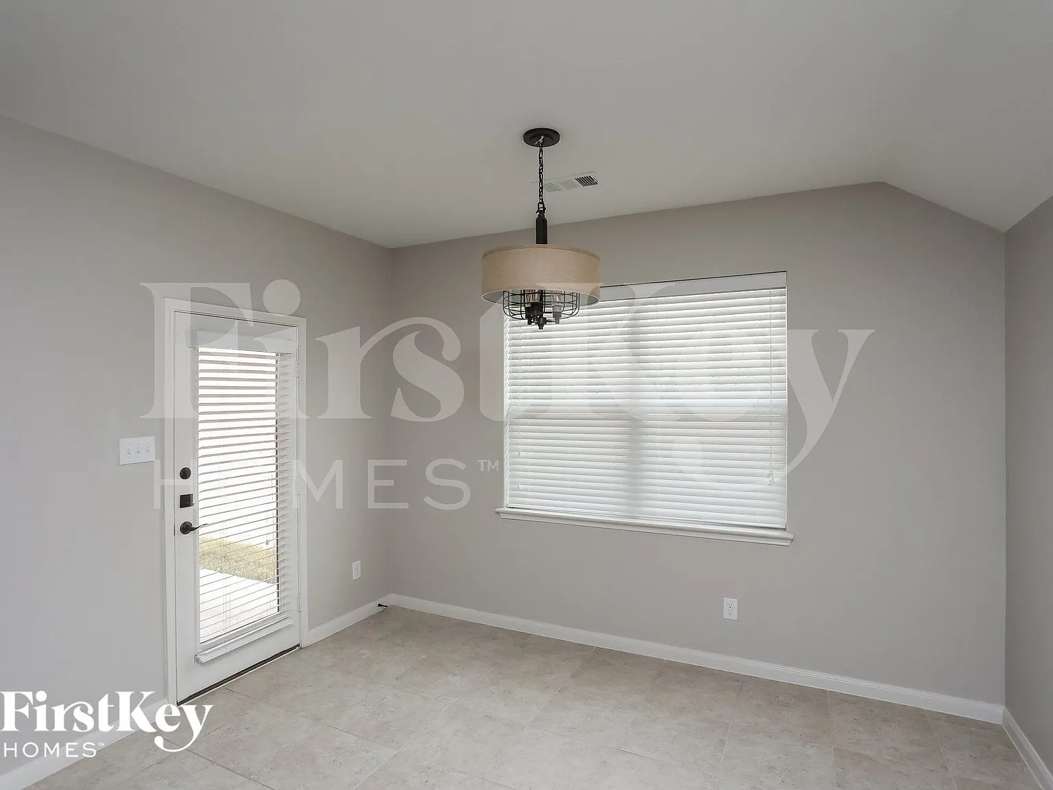 3 bed, 2.0 bath, 1810 sqft, $2,575 — Photo 4
