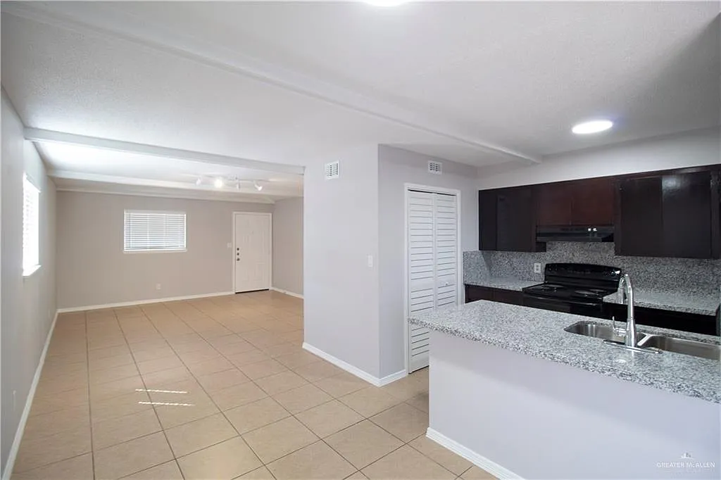 2 bed, 2.0 bath, 1122 sqft, $895 — Photo 4