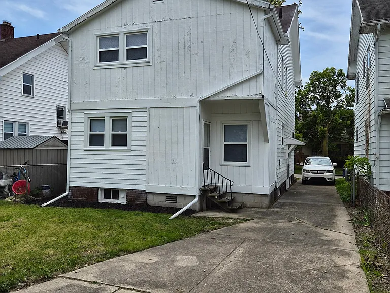 715 E Hudson St — Photo 16