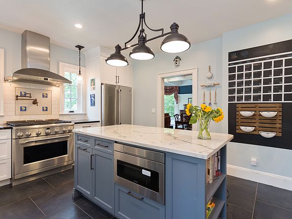 05_558KingSt_177001_Kitchen_HiRes.jpg