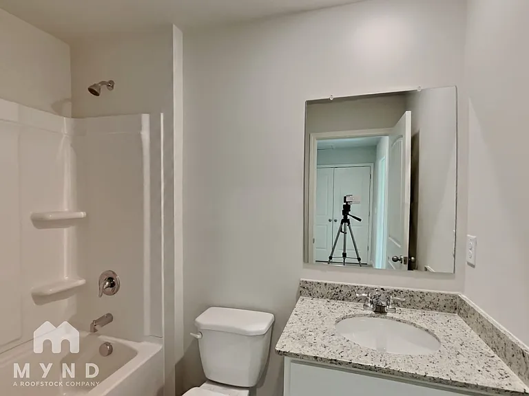 1005 N 2nd Ave NW #8 — Photo 15