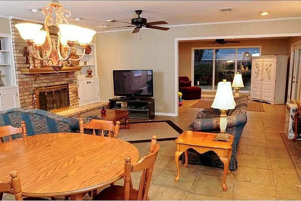 3 bed, 2300 sqft, $1,950 — Photo 3