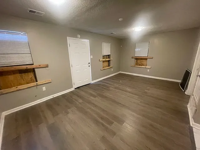 3 bed, 1054 sqft, $950 — Photo 3