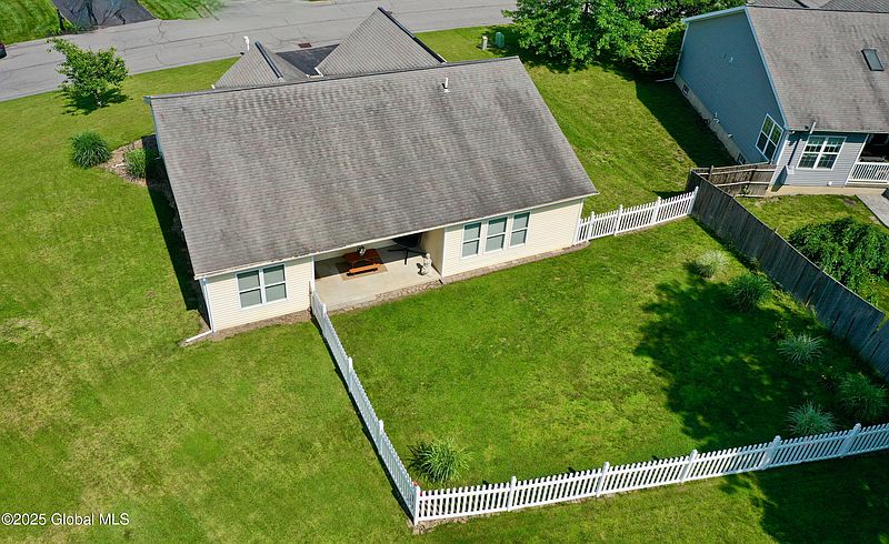 2nd image of 10 Slatestone Drive