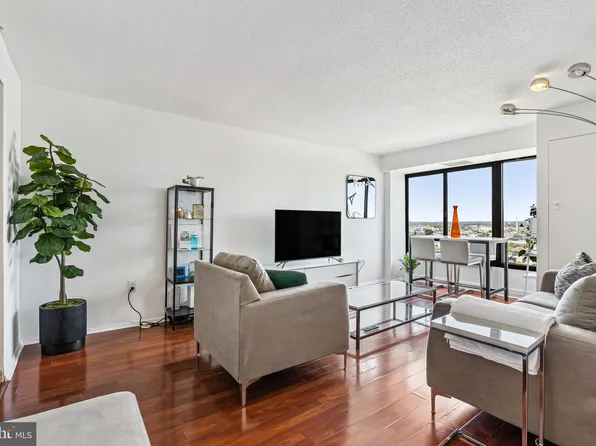 2001 Hamilton St APT 1825, Philadelphia, PA 19130