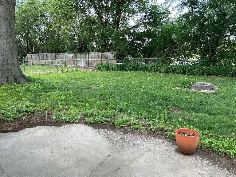 7602 Parker St — Photo 44