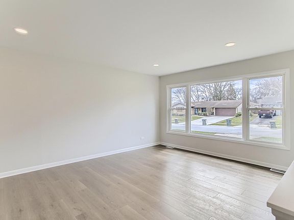 2nd image of 682 Brantwood Ct