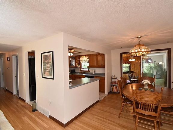 5th image of 13 Dartmouth Dr