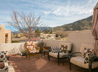 2207 Courtyard Dr NE, Albuquerque, NM 87112