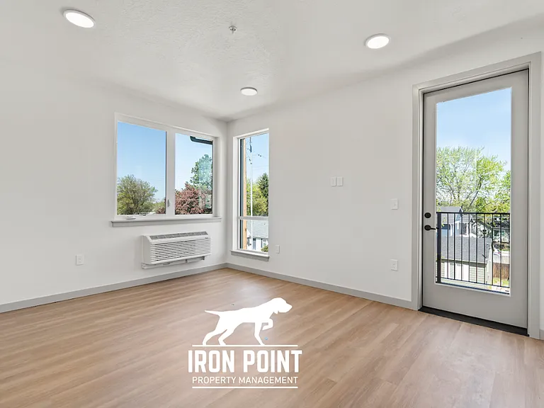 2219 W Kootenai St — Photo 11