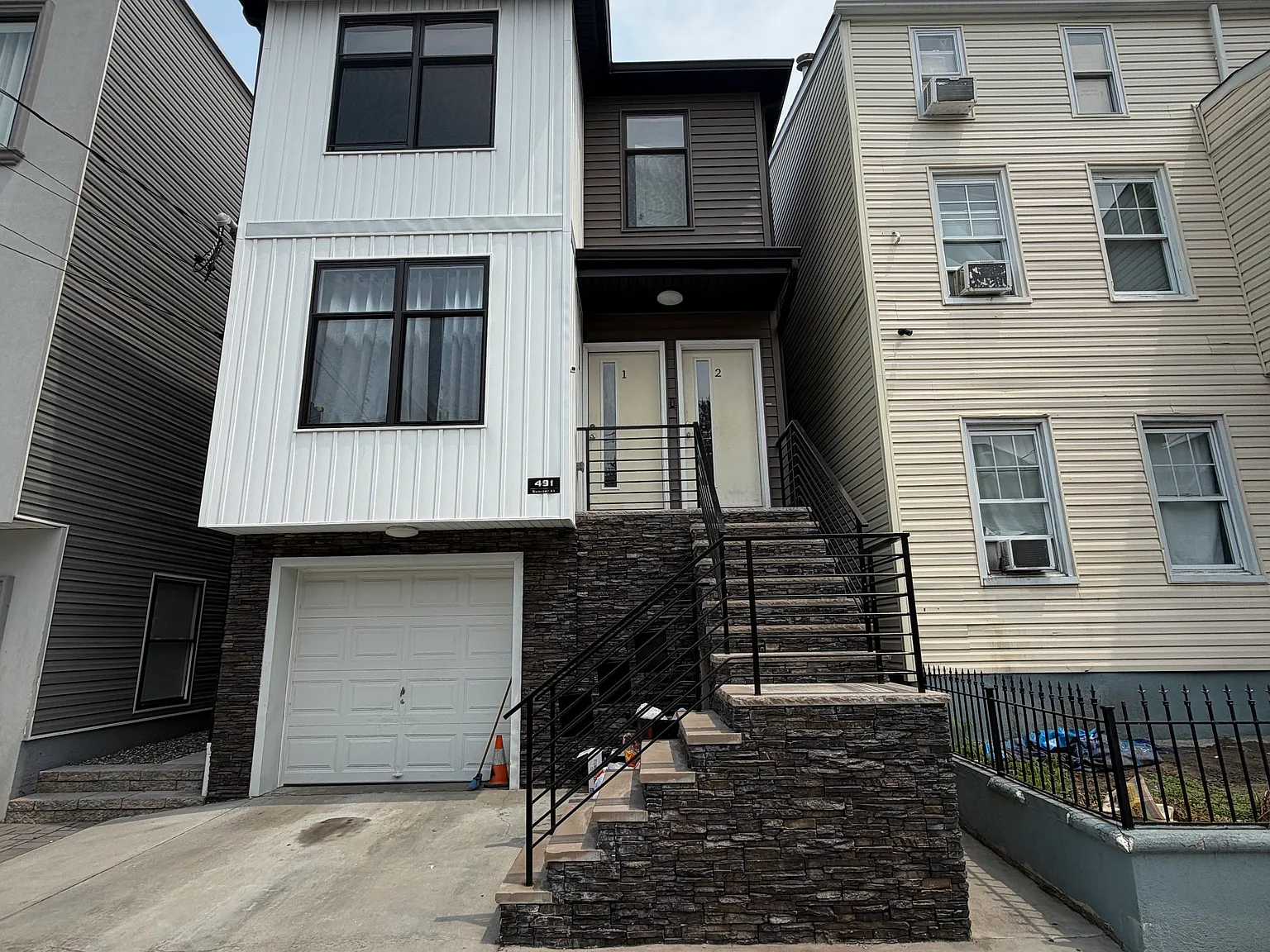 3 bed, 1000 sqft, $2,650 — Photo 1