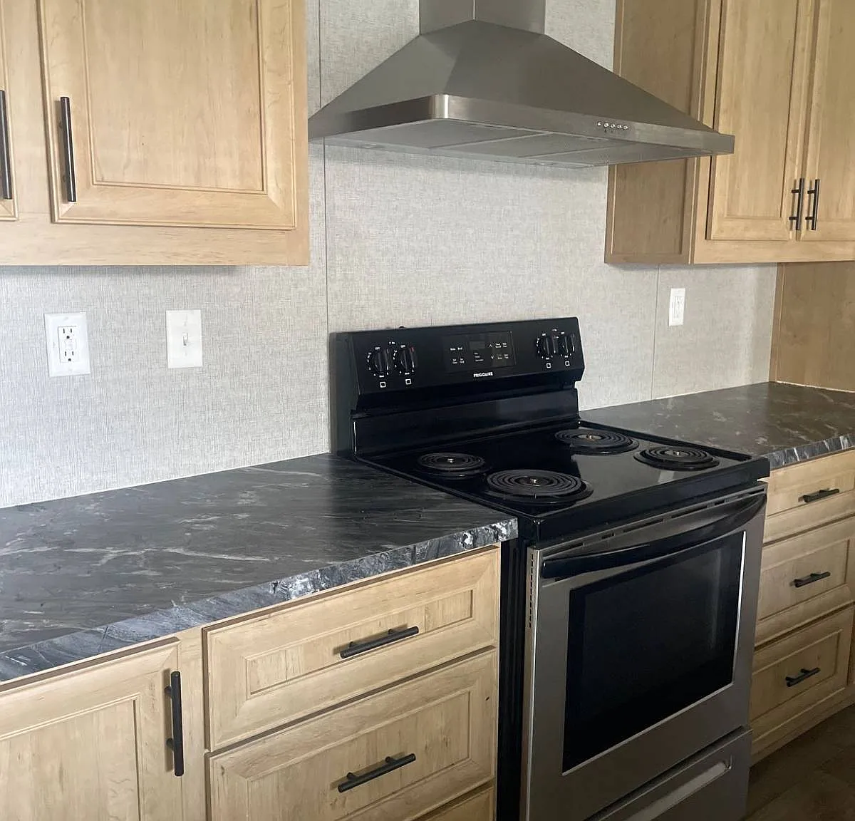 3 bed, 2.0 bath, 840 sqft, $49,000 — Photo 4