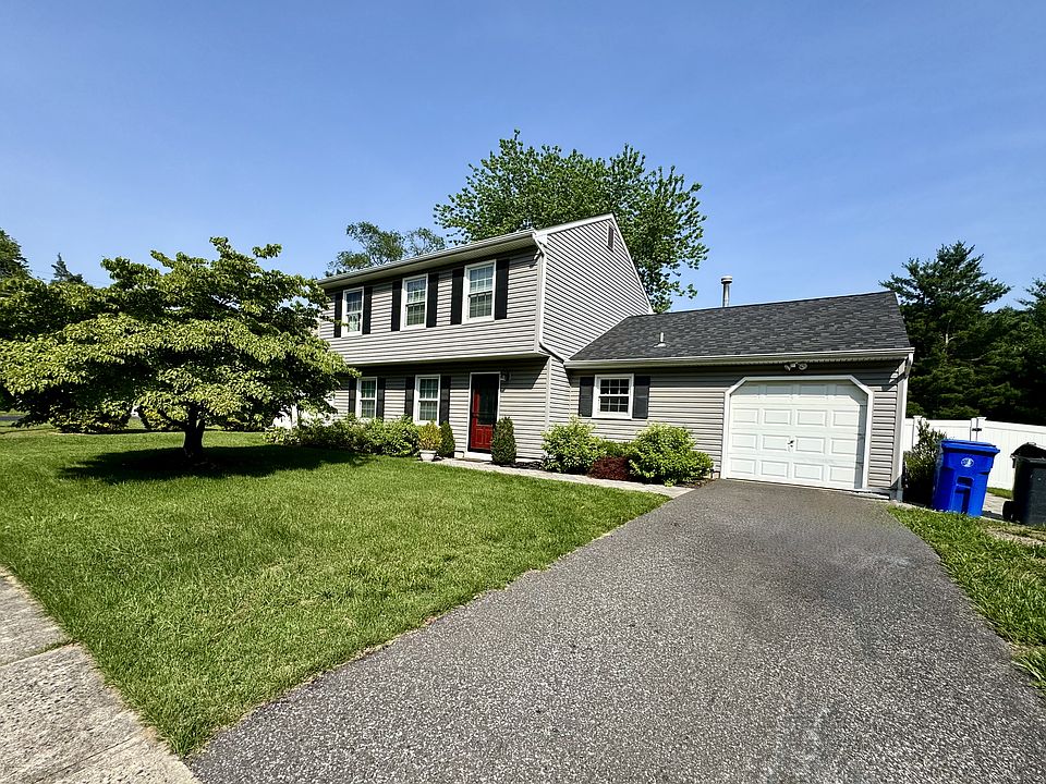1st image of 205 Smokerise Ln