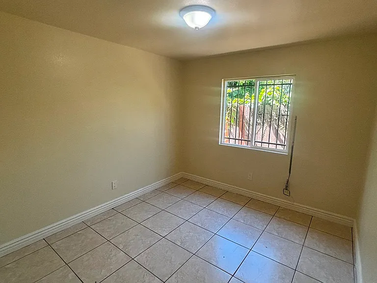 4232 Kenwood Ave — Photo 8