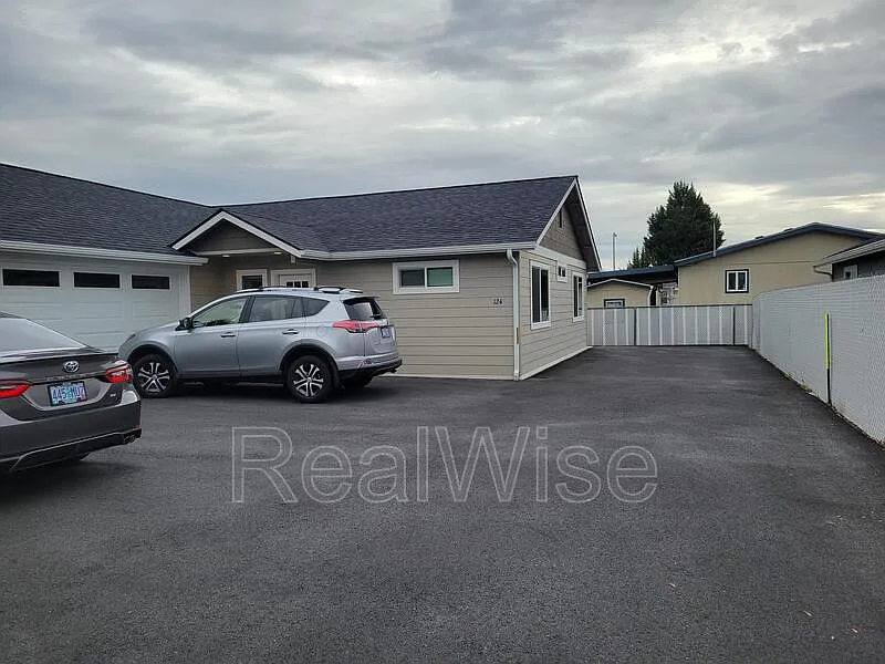 124 SW Jenn Way