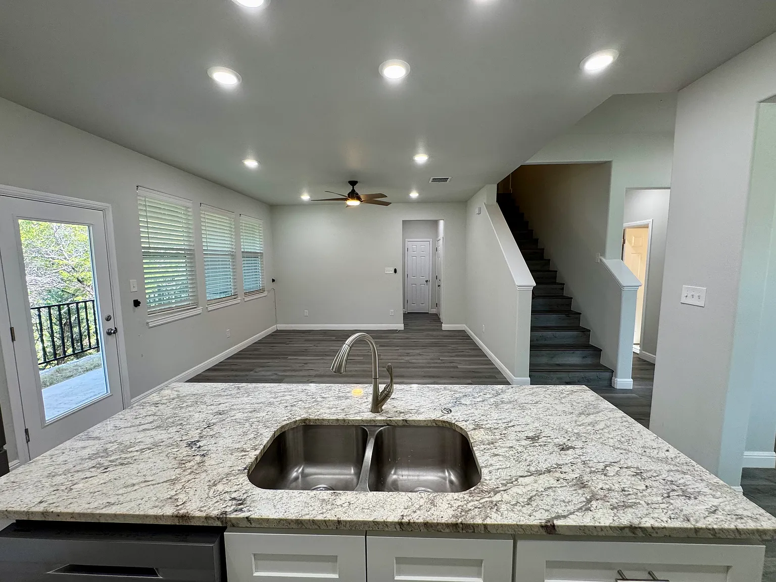 3 bed, 2.5 bath, 1684 sqft, $2,150 — Photo 4