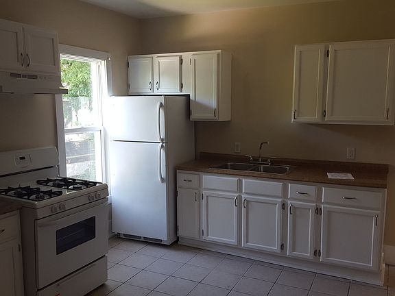 4th image of 1611 Hillside Ave N #2