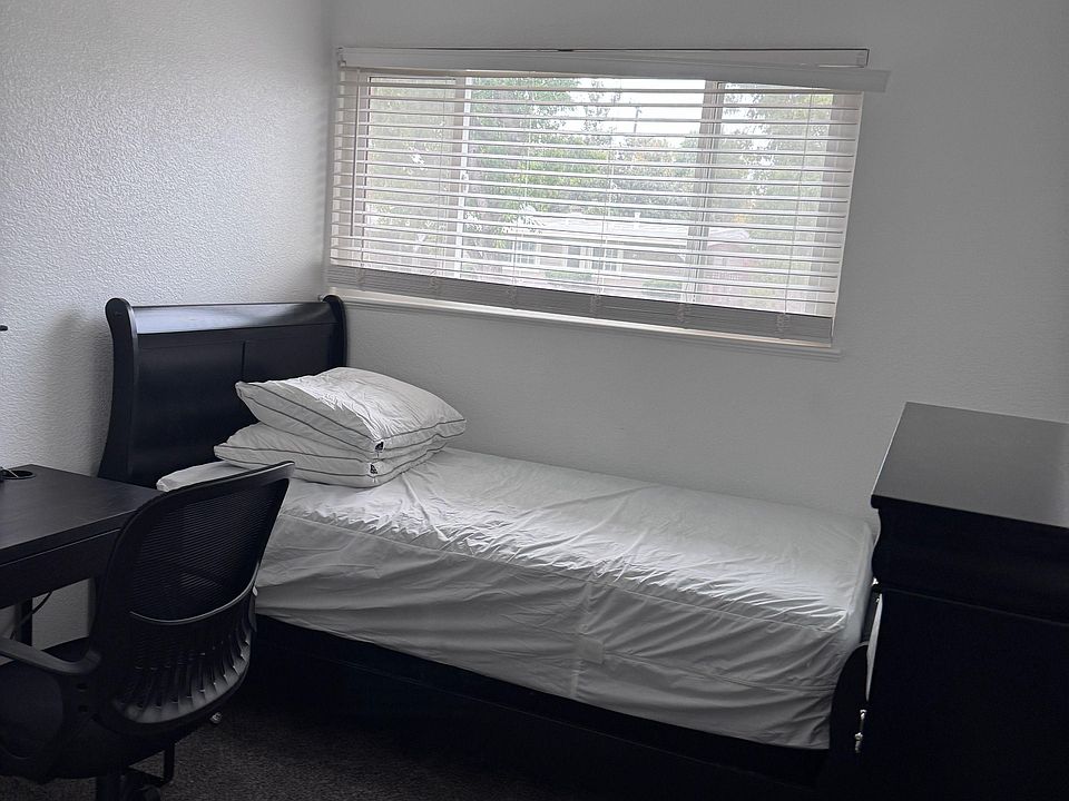 Smaller Room with Twin Bed