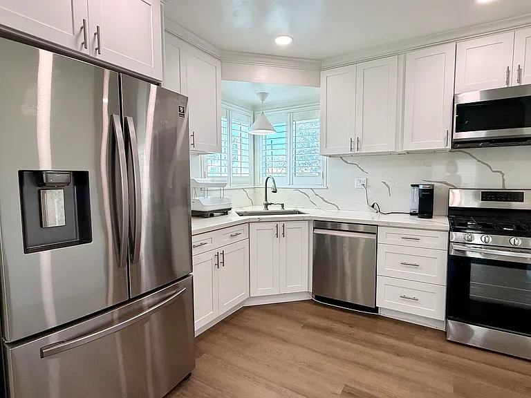 21316 Lynton Ave — Photo 9