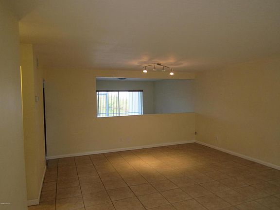 5th image of 426 Meadowlark Ln #215