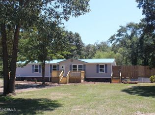 124 Edgewater Ln, Richlands, NC 28574