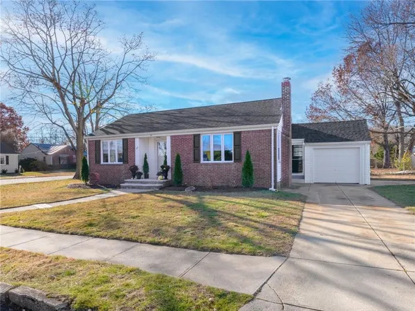 41 Drake Rd, Warwick, RI 02888